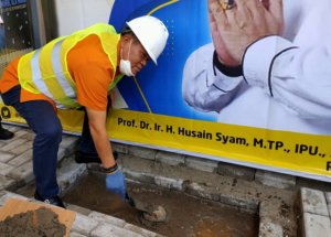 Bangun Masjid di PPs UNM, Prof Husain Syam Siap Tanggung Semen Hingga Jadi