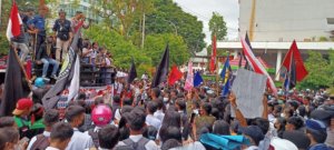 Sekolah Terancam Digusur, Ratusan Pelajar Seruduk Pengadilan Negeri Toraja