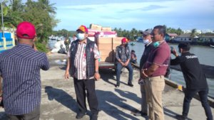 Kadissos Sulsel Turun Langsung Bawa Bantuan Korban Puting Beliung di Pulau Sembilan Sinjai