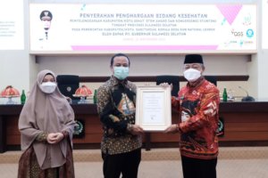 Gowa Berhasil Terapkan Gerakan Stop BABS dan Kabupaten Sehat, Terima Dua Penghargaan Kemenkes