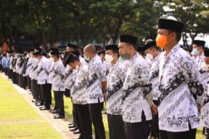 Peringati HUT Korpri ke-50 dan Hari Guru Nasional, Bupati Bantaeng Bawa Serta Gurunya Semasa SD