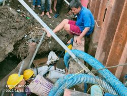 Jaga Kebutuhan Air ke Masyarakat, Petugas PDAM Makassar Perbaiki Pipa Selama 18 Jam