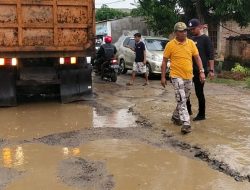 Golkar Pinrang Bantu Perbaikan Akses Jalan