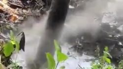 Video Viral, Semburan Air Panas Muncul di Polres Jeneponto?