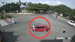 Terekam CCTV, Kanit Tipikor Polres Jeneponto Diseruduk Mobil yang Diduga Hendak Dirampas