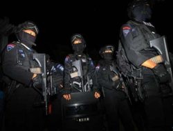 Densus 88 Antiteror Menangkap 11 Terduga Teroris di NTB dan Lampung