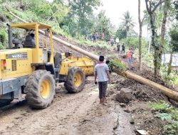 Dua Rumah Rusak Akibat Longsor di Sinjai, Andi Sudirman: Bantuan Buffer Stok Provinsi Telah Disalurkan