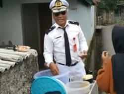 Bikin Terpingkal! Pedagang Cimol Berpakaian Mirip Pilot, Sandiaga Uno: Marketing Tingkat Dewa