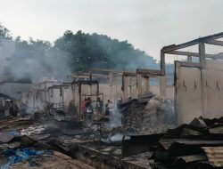 Sampaikan Duka Mendalam Atas Kebakaran Pasar Sentral Sinjai, Bupati ASA Berikan Perhatian kepada Korban