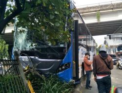 Transjakarta Jatuhkan Sanksi kepada Dua Operator yang Terlibat Kecelakaan