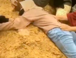 Sedih! Wanita Ini Peluk dan Tengkurap di Atas Makam Sambil Menangis Tersedu