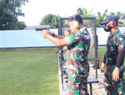 Melihat Perwira Makoopsud II Latihan Menembak