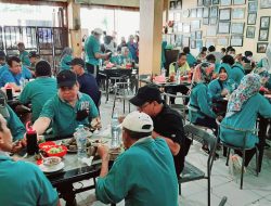 Ratusan Alumni SMANSa 82 ‘Hijaukan’ Karebosi dan Rumah Makan Coto Nusantara