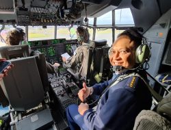 Kunjungi Pusat Pendidikan Militer Australia, KASAU Berkesempatan Duduk di Cocpit C-130 J RAAF