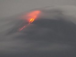 Gunung Merapi Keluarkan Guguran Lava Pijar 10 Kali, Meluncur hingga 2.000 Meter