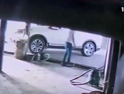 Terekam CCTV, Pria Ini Ketahuan Curi Mobil Rp550 Juta saat Hendak Dicuci