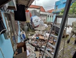 Rumah Bunda PAUD di Wonocolo Ambruk Diterpa Angin Kencang