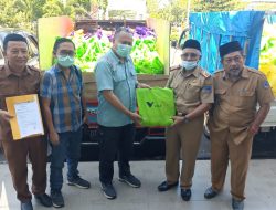 PT Vale Serahkan Paket Sembako di Blok Pomalaa