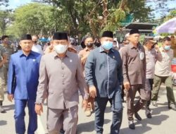 Jalan Kaki, Ketua DPRD Pangkep Temui Pengunjuk Rasa di Titik Aksi