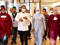 Bertemu di Acara Nikahan, Gubernur Andi Sudirman dan Gubernur Khofifah Jadi Rebutan Swafoto