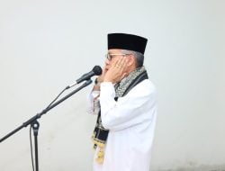 Penuh Haru, Taufan Pawe Kumandangkan Azan Perdana di Masjid Terapung BJ Habibie