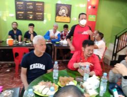 Nikmati Kue Khas Bugis, Ganjar Pranowo Ngopi Bareng Syahrul Yasin Limpo di Makassar