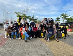 Mahasiswa Ilmu Komunikasi UMI Makassar Belajar Jurnalistik di CPI dan Pantai Losari