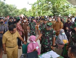 Bupati dan Wabup Takalar Dampingi Pangdam XIV/Hasanuddin Pantau Vaksin dan Pembagian BLT