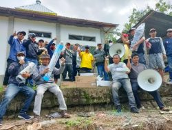 Hamka B Kady Beri Bantuan Toa Masjid Desa Terpencil di Jeneponto