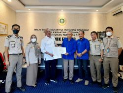 Perdana, Kepala Karantina Pertanian Makassar Serahkan Hasil Uji Kelayakan Fasilitas Perlakukan Panas