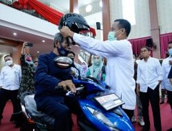 50 Tahun Mengabdi Sebagai Juru Masak, Impian Marola Milik Motor Matik Terkabul atas Hadiah dari Gubernur Sulsel