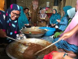 Tingkatkan Kesejahteraan Keluarga, 10 Perempuan Kepala Keluarga Dilatih Membuat Dodol Nipa