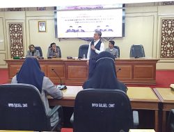 Januar Jaury Terima Mahasiswa ITB Kalla Kuliah Lapangan PKN di DPRD Sulsel