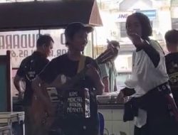 Tak Sadar Sedang Berduet dengan Tantri Kotak, Pengamen di Makassar Santai Nyanyikan Lagu ‘Pelan-pelan Saja’