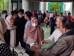 A Januar Jaury Apresiasi Kegiatan Panen Project Kewirausahaan SMA Islam Athirah 1 Makassar