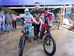 Viral Anak Siswa di Bone Jalan Kaki 7 Km ke Sekolah, Gubernur Sulsel Kirim Sepeda