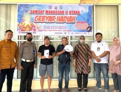 Bayar Pajak Kendaraan di Samsat Makassar II Berpeluang Dapat Helm