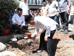 Danny dan IAS Saling Sanjung di Peletakan Batu Pertama Masjid Barakatul Ilham
