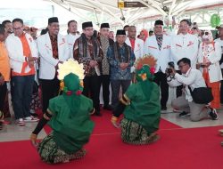 Jadi Tamu Kehormatan, Rombongan Salim Segaf Disambut Tarian Adat Sulawesi Selatan
