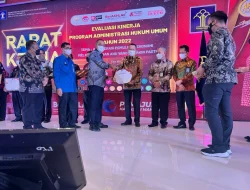Terbaik III Realisasi PNBP Layanan AHU, Kanwil Kumham Sulsel Terima Penghargaan dari Dirjen AHU
