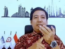 Jokowi Tak Kunjung Bubarkan Relawan, Saiful Anam: Bisa Gembosi PDIP