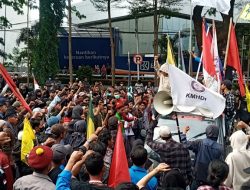 Ribuan Massa di Makassar Demo Desak Jokowi Copot Erick Thohir dan Arifin Tasrif