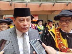 Lepas 1000 Wisudawan UNM, Prof Husain Syam Minta Alumni Tiru Keberhasilan Nurdin Halid