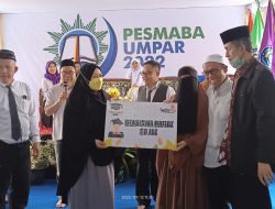 Ketua Lazismu Erna Taufan Serahkan Beasiswa Penuh Bagi Mahasiwa Penghafal Quran 30 Juz