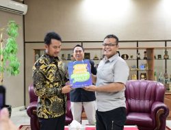 Menjadi Narasumber Pelatihan Kepemimpinan Nasional, Bupati ASA Terima Cendera Mata Khusus dari Kepala LAN RI