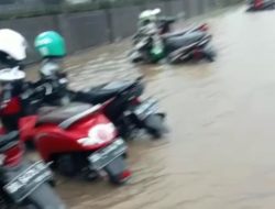 Hujan Guyur Makassar, Air Setinggi Betis Genangi Jalan Metro Tanjung Bunga