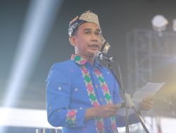 Kenakan Baju Adat Toraja Saat Bacakan Sejarah Makassar Kenakan Baju Adat Toraja, Ini Penjelasan Rudianto Lallo