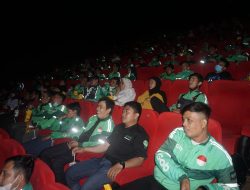 Ratusan Pengemudi Grab di Makassar Nonton Bareng Sri Asih