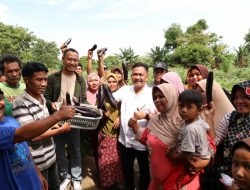 Ilham Azikin Ajak Ibu-ibu Kaloling Promosikan Hasil Pertanian di Media Sosial