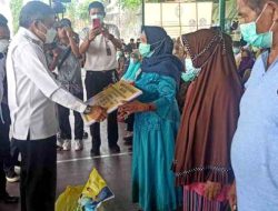 Serahkan Bantuan Sosial, Taufan Pawe: Saya Tidak Akan Tinggal Diam Bantu Masyarakat Parepare